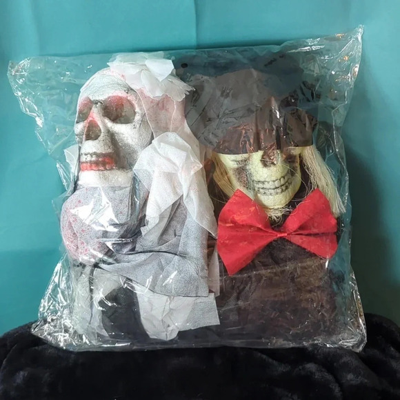 Ghost Couple. New. 2 Count Halloween Decorβ Bride&Groom - Picture 4 of 4